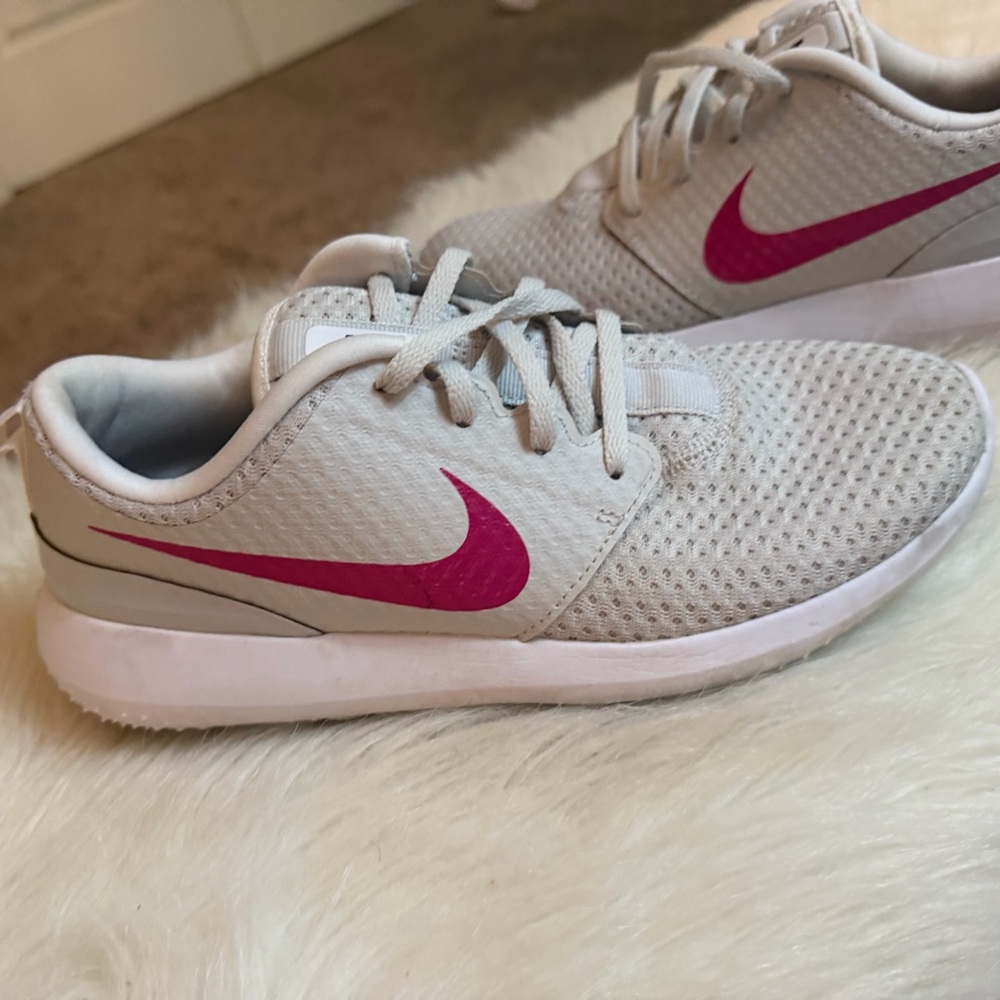 Nike Roshe G Golf Shoe Light Gray Sneakers with Pink Swoosh